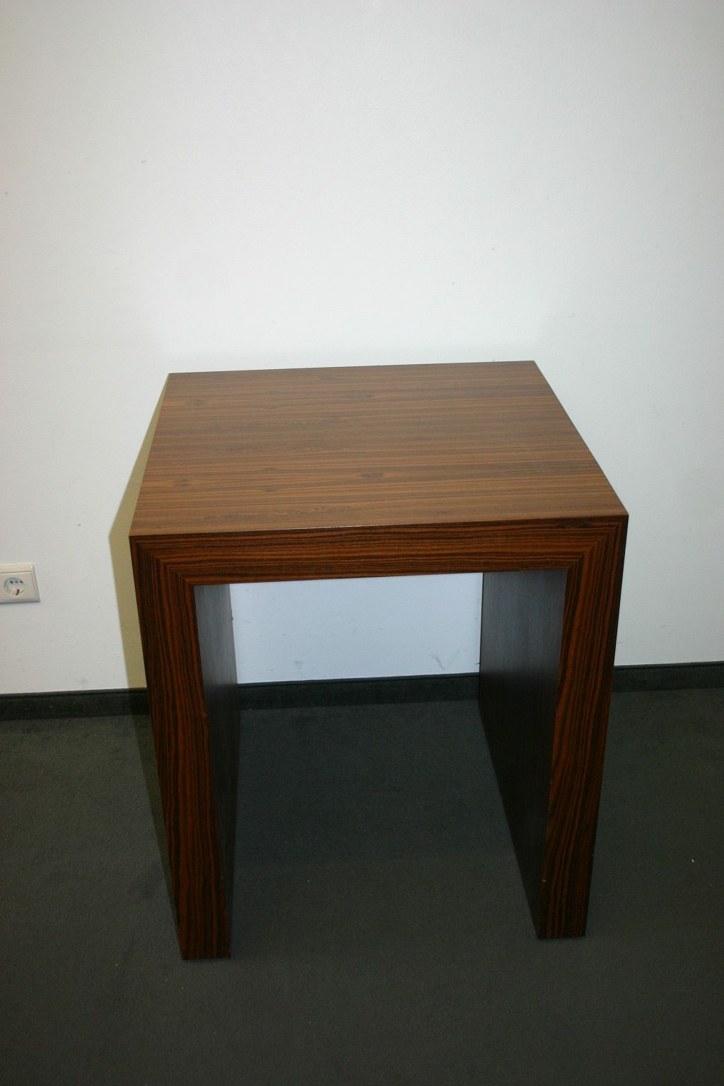 Beistelltisch in Holz - Tische - Unsere Kategorien