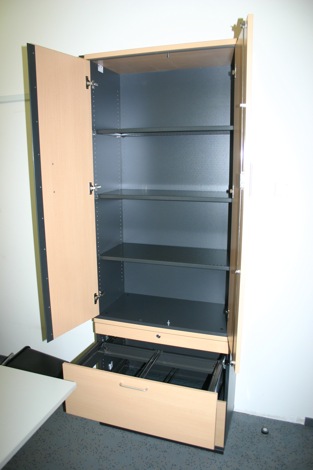 2teiliger Aktenschrank in Buche / Anthrazit mit Hängeregister