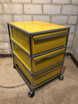 Rollcontainer in gelb von USM Haller