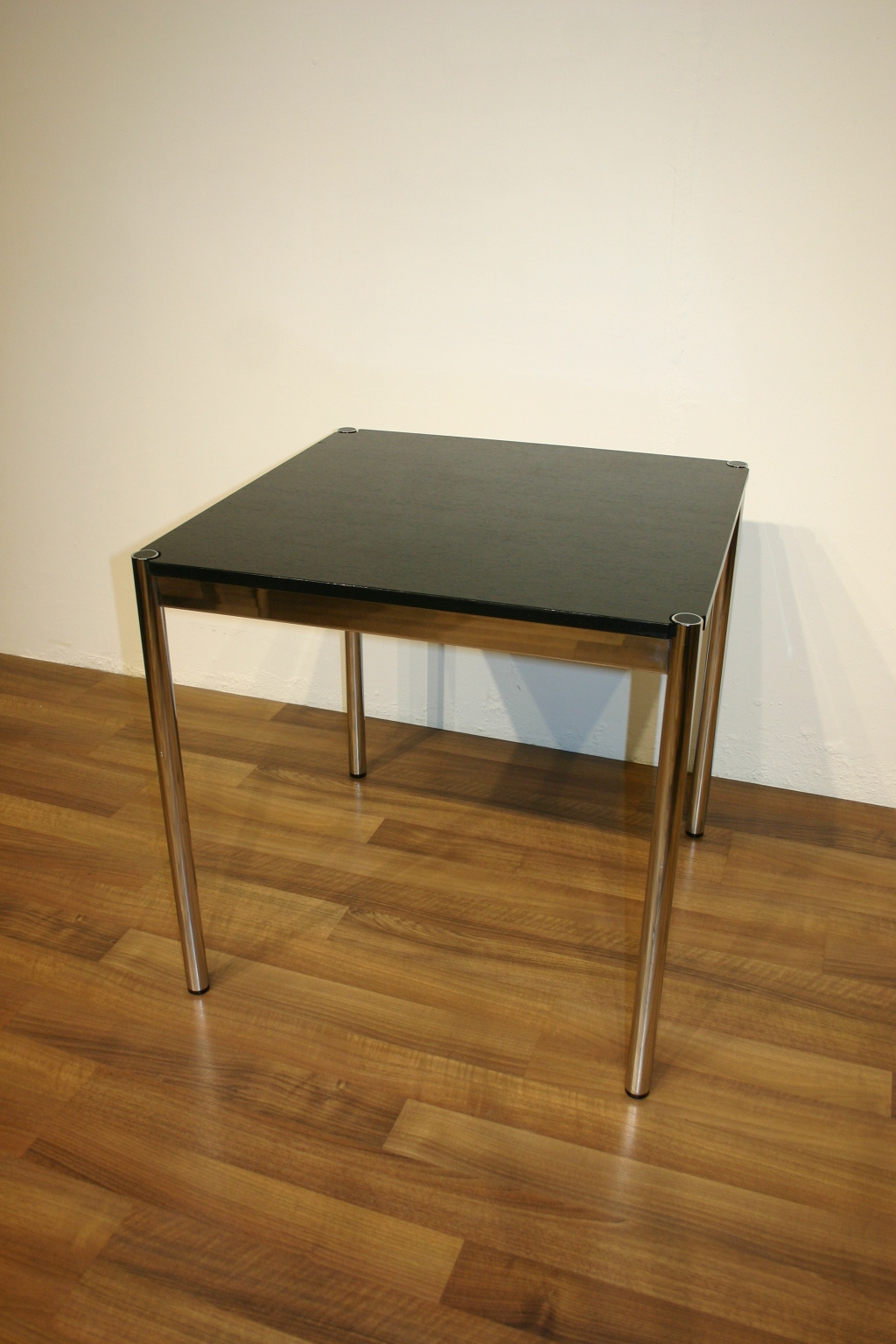USM Haller Tisch in schwarz 75 x 75 - USM Haller - Unsere ... USM Haller Tisch in schwarz 75 x 75 - USM Haller - Unsere ...